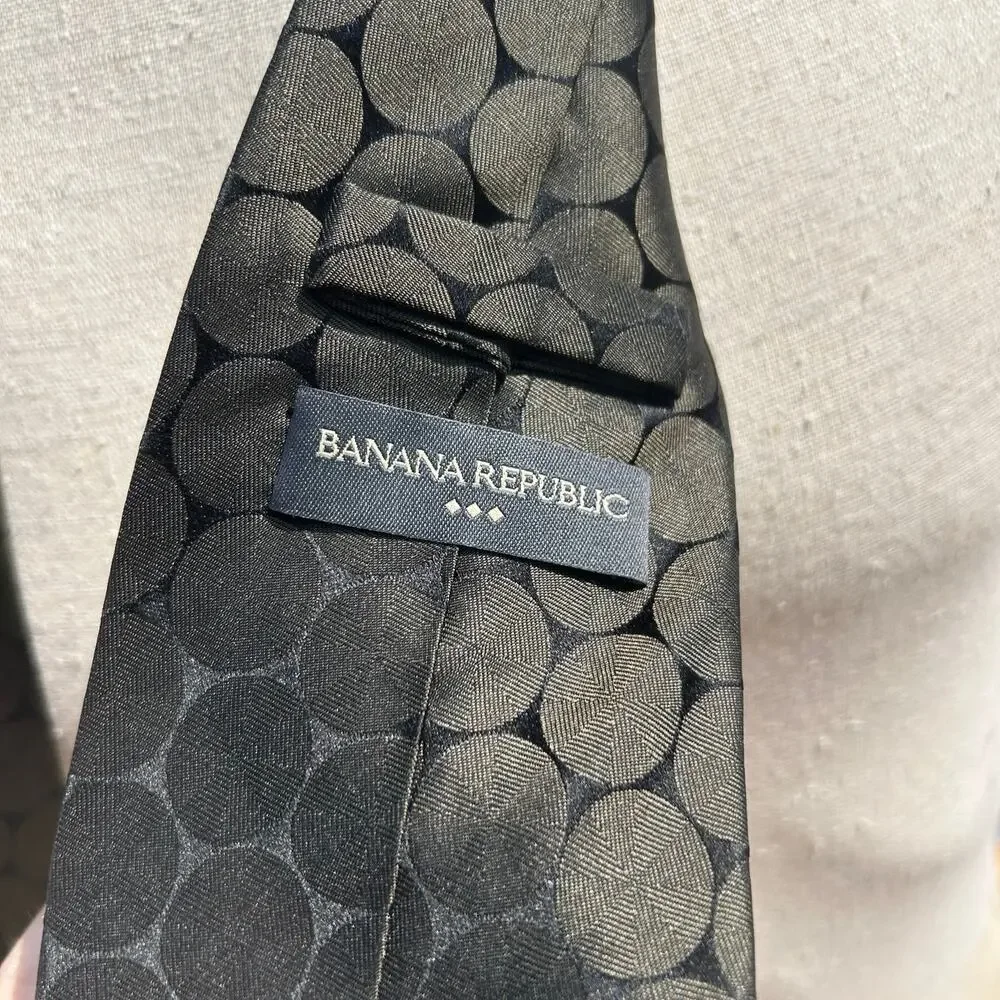 Banana Republic Men's Neck Tie, Circular Pattern, Black + Iridescent?